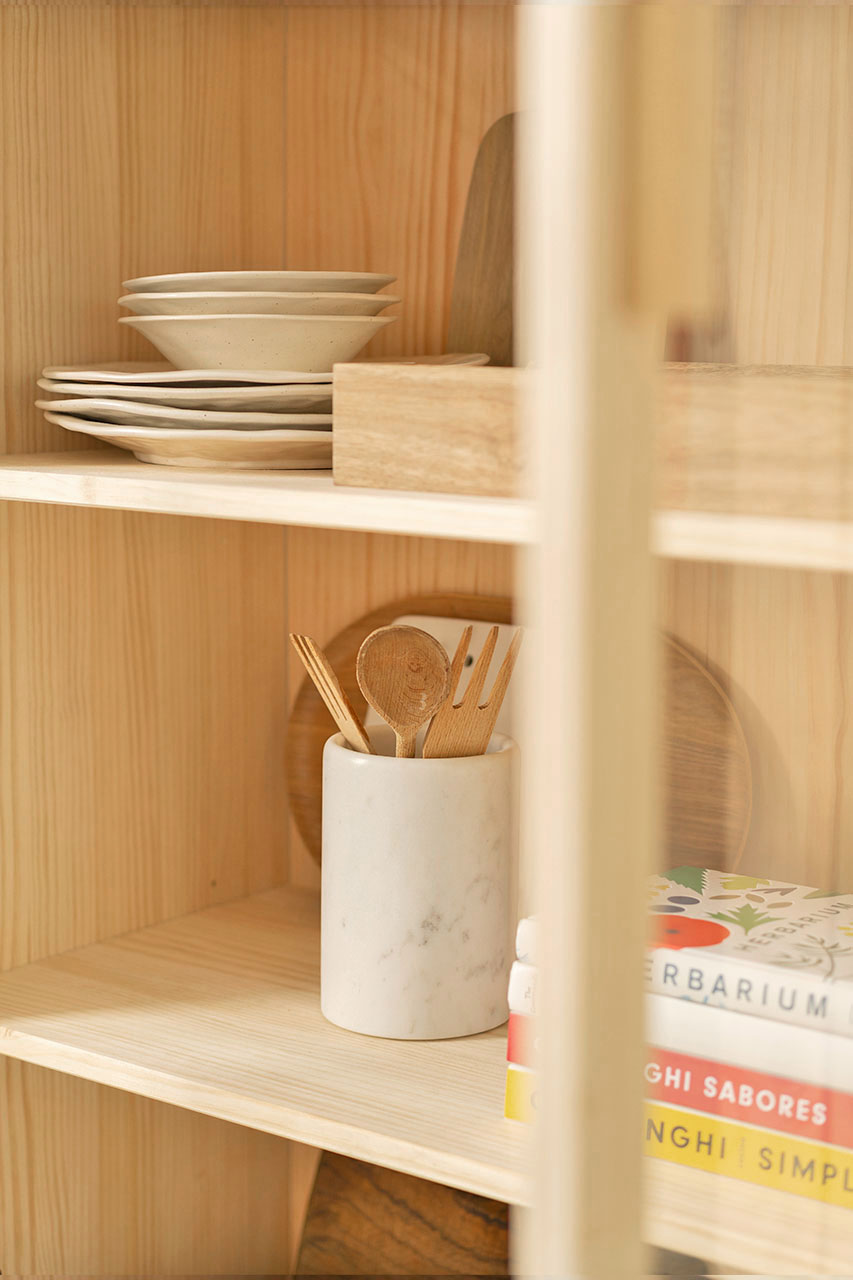 Imagen de ambiente 3 para:Vitrina baja de madera